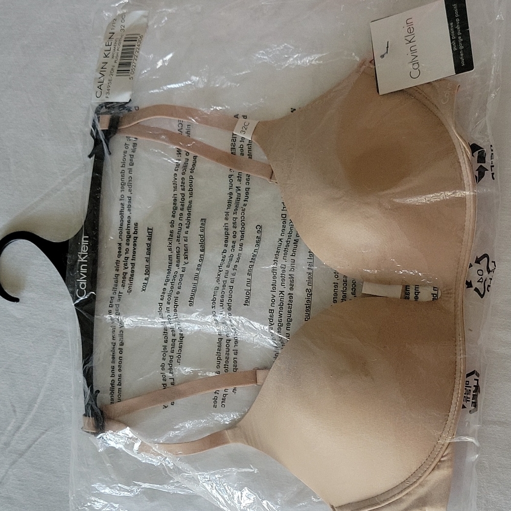 NEW Calvin Klein push positive, nude, 32 c bra